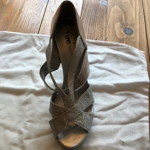 8 1/2 Fioni Night high heeled dress shoes
